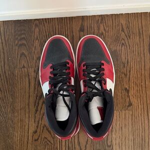 Jordan 1 mid Chicago Black Toe 2020 size 9.5